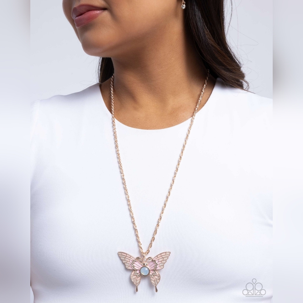 Elegant Gold Winged Pendant Necklace